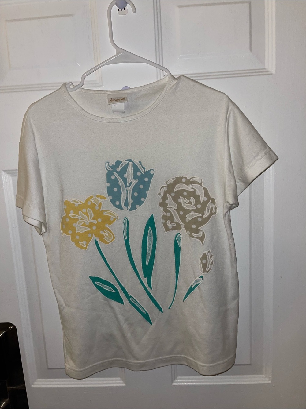 Incognito Off White Floral Graphic Tee w/ Flowers - Size XS